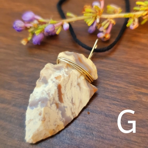 🌿 Natural Stone Arrowhead Necklace 🌿 - Picture 8 of 16